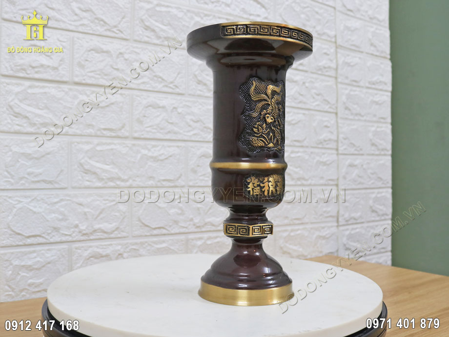 Ống hương được nghệ nh&acirc;n chế t&aacute;c với đường n&eacute;t tinh xảo